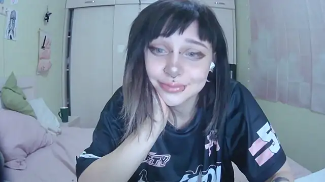 SineKiraReal online show from 6, 10, 2025