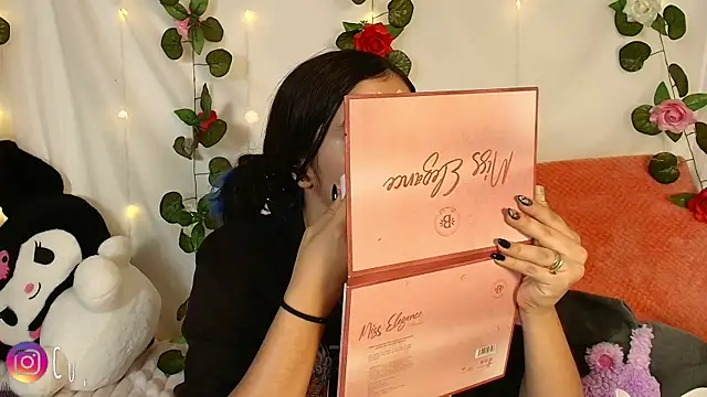 cutee andrea online show from 10, 4, 2026