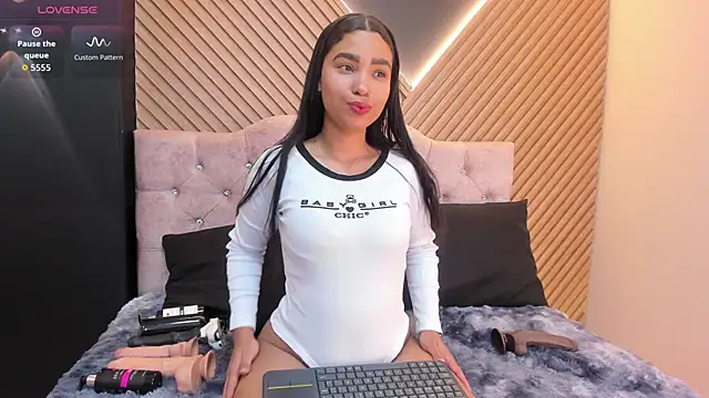 KhateAndersson online show from 2, 12, 2025