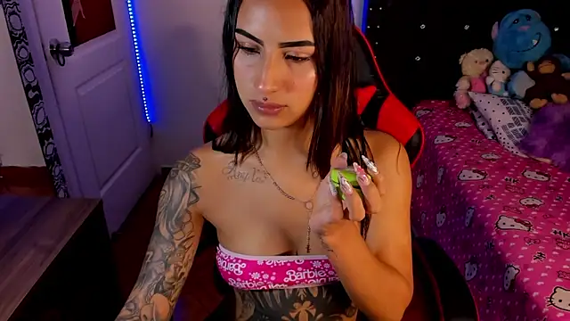 Snapshot of Samanthademonx20_ chatting on 8, 5, 2026 Samanthademonx20 online show from 8, 5, 2026