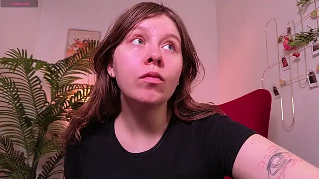 Snapshot of Sense_Of_Rosemary chatting on 11, 6, 2026 Sense Of Rosemary online show from 11, 6, 2026