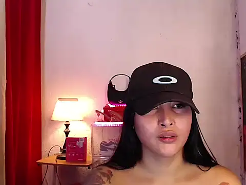 alicemoore69 online show from 5, 12, 2025