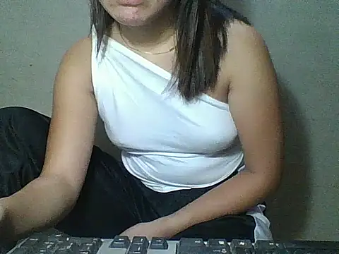 Skinny PinayGirljust18 online show from 31, 5, 2026