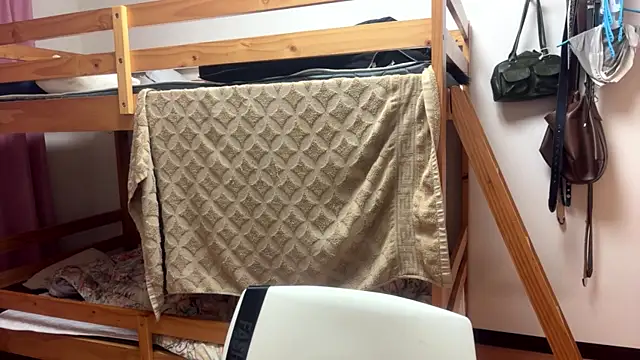 SuzyMiu online show from 8, 11, 2025