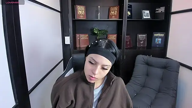 IvonnePrince  online show from 4, 10, 2025
