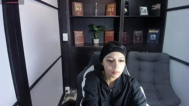 IvonnePrince  online show from 7, 10, 2025