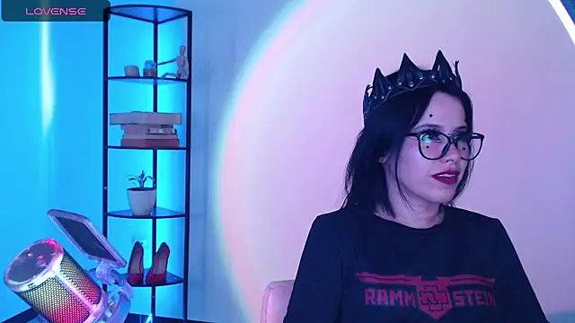 Snapshot of girldom chatting on 2, 10, 2025 girldom online show from 2, 10, 2025