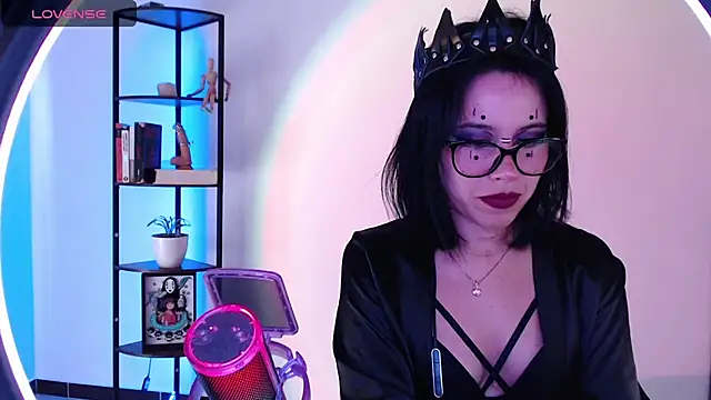 Snapshot of girldom chatting on 14, 10, 2025 girldom online show from 14, 10, 2025