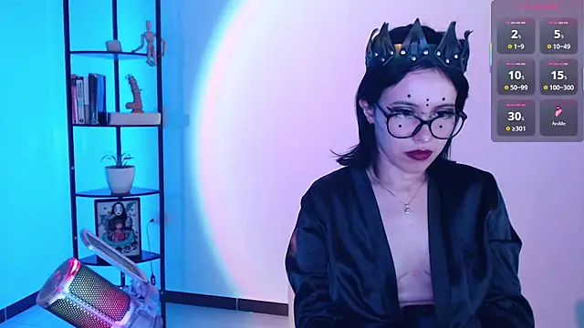 girldom online show from 28, 10, 2025