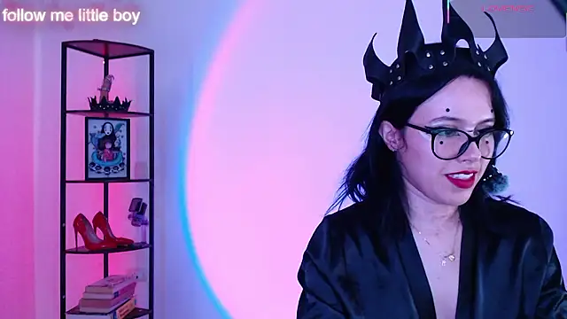 girldom online show from 14, 1, 2026