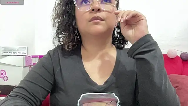 Sophiaburton online show from 12, 9, 2025