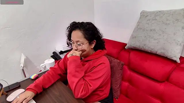 Sophiaburton online show from 30, 9, 2025