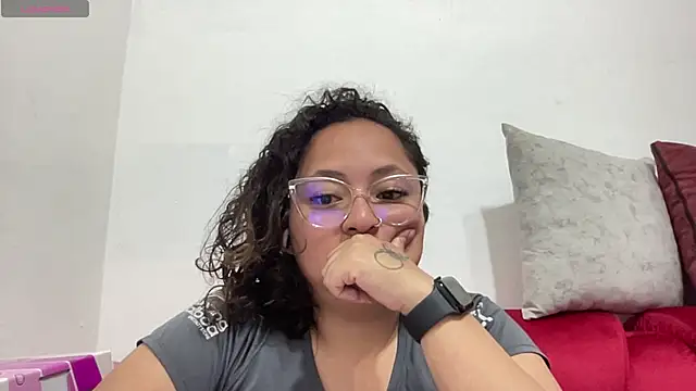 Sophiaburton online show from 15, 9, 2025