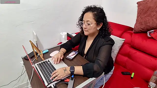 Sophiaburton online show from 3, 10, 2025
