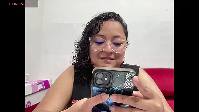 Sophiaburton online show from 18, 9, 2025