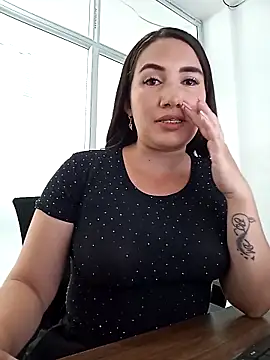 xxx Alice  online show from 4, 10, 2025
