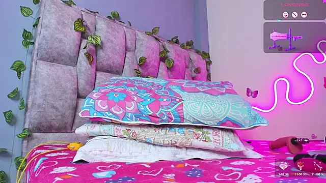 Snapshot of Alhara_Luna chatting on 1, 11, 2025 Alhara Luna online show from 1, 11, 2025