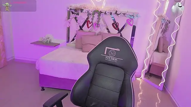 ZURY TAY online show from 30, 10, 2025