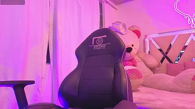 ZURY TAY online show from 20, 5, 2026