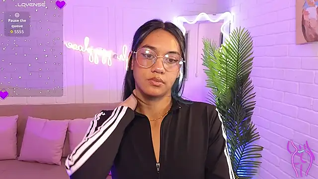 Snapshot of artemiss_tay chatting on 13, 10, 2025 artemiss tay online show from 13, 10, 2025