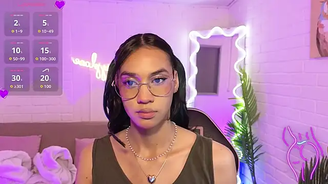 Snapshot of artemiss_tay chatting on 4, 11, 2025 artemiss tay online show from 4, 11, 2025