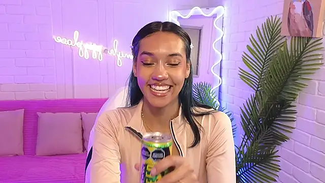 Snapshot of artemiss_tay chatting on 15, 10, 2025 artemiss tay online show from 15, 10, 2025