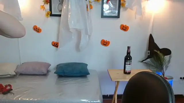 Snapshot of Evanss_lx chatting on 18, 10, 2025 Evanss lx online show from 18, 10, 2025