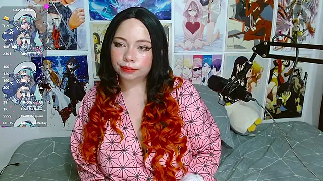 Snapshot of Lil-La chatting on 8, 10, 2025 Lil-La online show from 8, 10, 2025