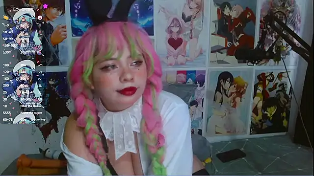 Snapshot of Lil-La chatting on 11, 11, 2025 Lil-La online show from 11, 11, 2025