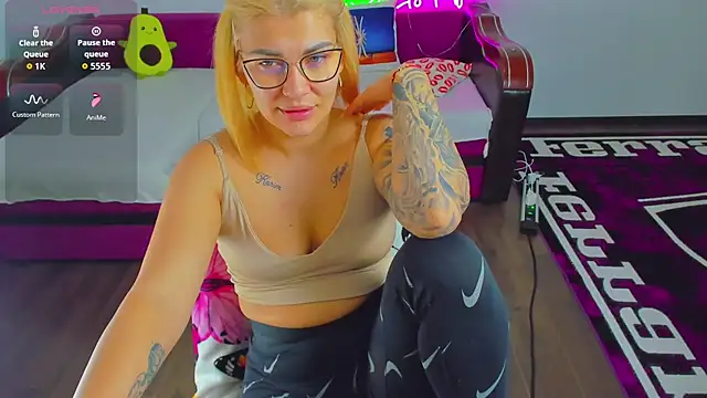 Snapshot of MiaKiittyy chatting on 29, 11, 2025 MiaKiittyy online show from 29, 11, 2025