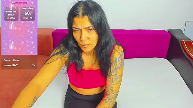 Snapshot of MiaKiittyy chatting on 8, 10, 2025 MiaKiittyy online show from 8, 10, 2025