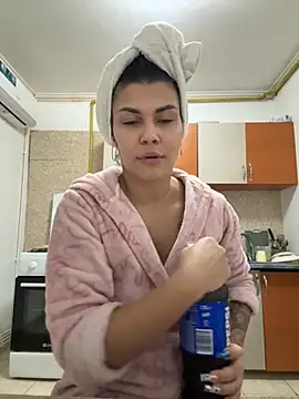 Snapshot of MiaKiittyy chatting on 21, 10, 2025 MiaKiittyy online show from 21, 10, 2025