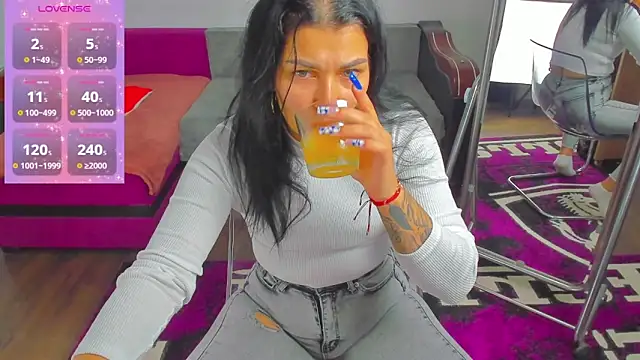 Snapshot of MiaKiittyy chatting on 23, 10, 2025 MiaKiittyy online show from 23, 10, 2025