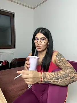 Snapshot of MiaKiittyy chatting on 9, 10, 2025 MiaKiittyy online show from 9, 10, 2025