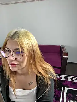 Snapshot of MiaKiittyy chatting on 16, 11, 2025 MiaKiittyy online show from 16, 11, 2025