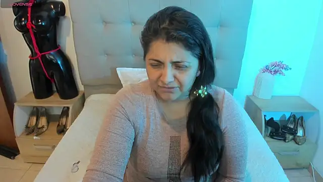 TifanyAmazinng online show from 6, 1, 2026