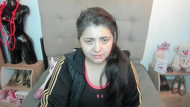 TifanyAmazinng online show from 4, 12, 2025