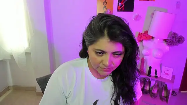 TifanyAmazinng online show from 10, 4, 2026