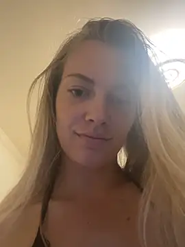 Snapshot of blondebaddi chatting on 13, 10, 2025 blondebaddi online show from 13, 10, 2025