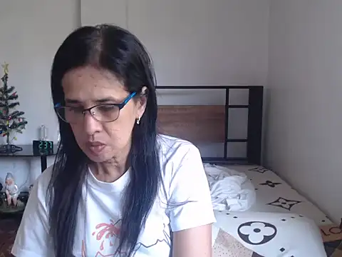 Prettysweetmum online show from 12, 4, 2026