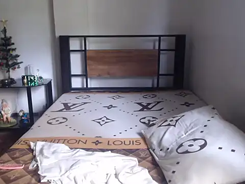 Prettysweetmum online show from 4, 2, 2026