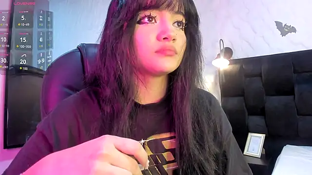 Snapshot of Darky_Doll chatting on 1, 12, 2025 Darky Doll online show from 1, 12, 2025