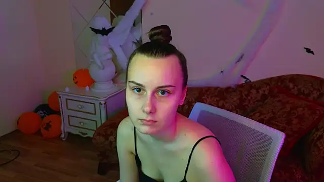 Kelly Cartier online show from 1, 11, 2025