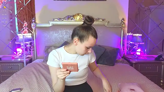 Kelly Cartier online show from 9, 10, 2025