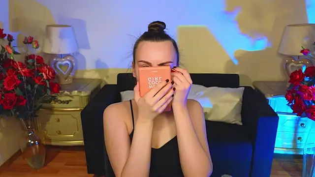 Kelly Cartier online show from 30, 11, 2025