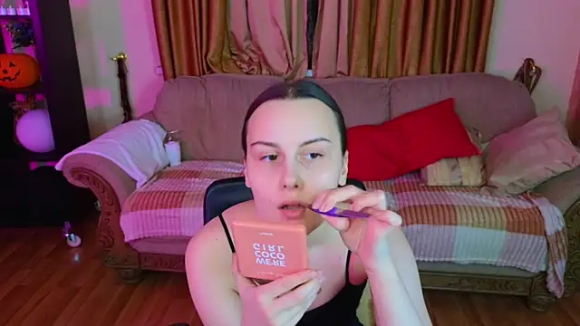 Kelly Cartier online show from 9, 11, 2025