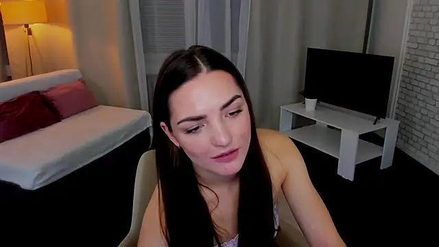 MyEllaLuvs online show from 8, 9, 2025