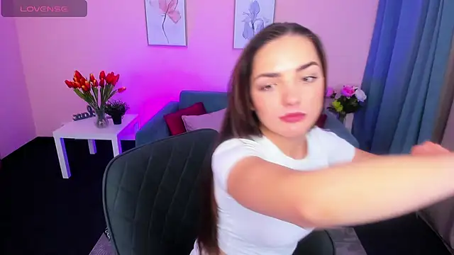 MyEllaLuvs online show from 17, 9, 2025