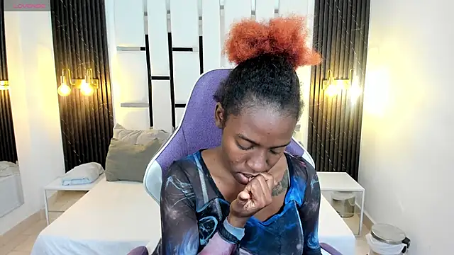 Snapshot of _emma_willliams_ chatting on 12, 11, 2025 emma willliams online show from 12, 11, 2025