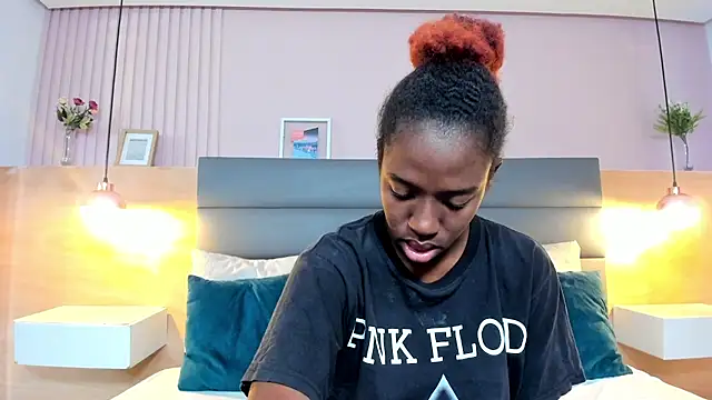 Snapshot of _emma_willliams_ chatting on 28, 10, 2025 emma willliams online show from 28, 10, 2025